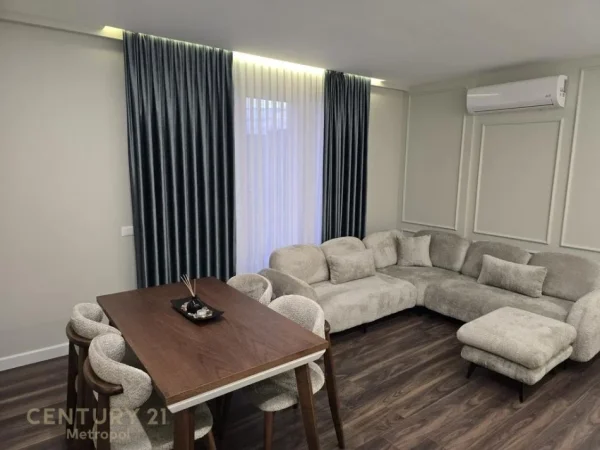 Tirane, jepet me qera apartament 1+1 Kati 5, 700 € (Ish fusha aviacionit)
