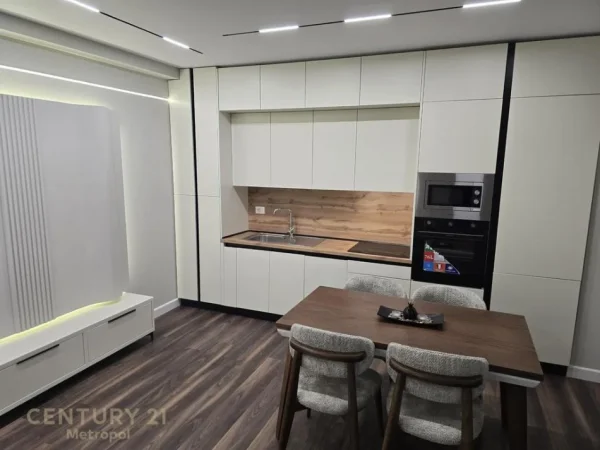 Tirane, jepet me qera apartament 1+1 Kati 5, 700 € (Ish fusha aviacionit)