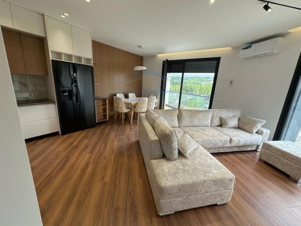 Tirane, jepet me qera apartament 2+1+Ballkon+Post Parkimi,  Kati 1, 118 m² 1.300 € (Liqeni i Thate)