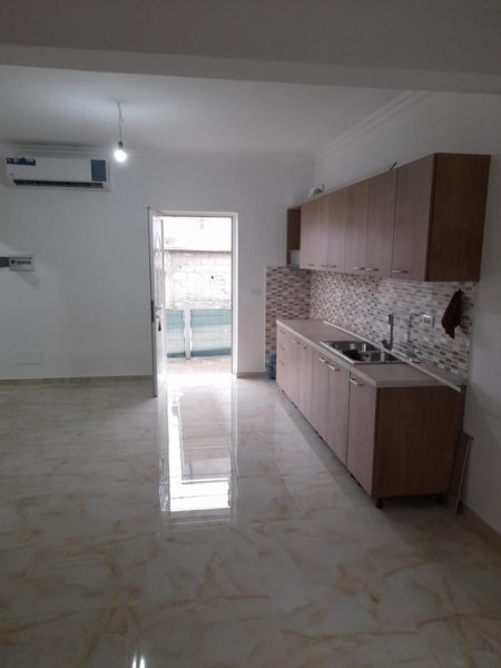 Tirane, jepet me qera shtepi 3+1+Ballkon Kati 1, 350 € (Kodra e priftit rruga dhori gura)