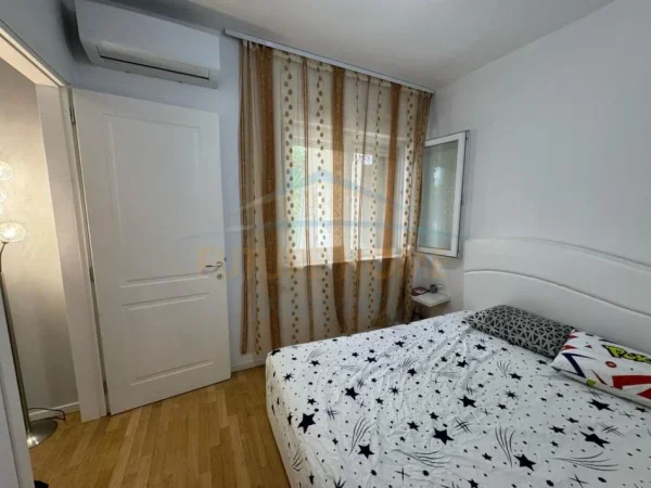 Tirane, jepet me qera apartament 2+1 Kati 0, 80 m² 1.000 € (Sauk)