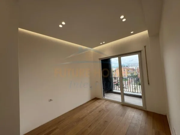 Tirane, jepet me qera apartament 2+1 , 86 m² 600 € (Spitali Amerikan 3)