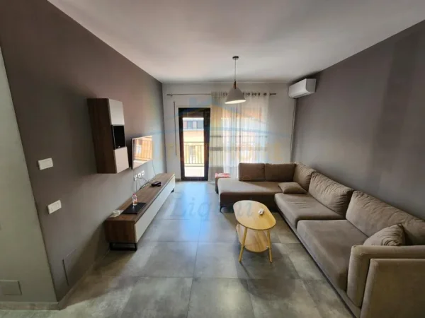 Tirane, jepet me qera apartament 2+1 Kati 6, 92 m² 620 € (Unaza e Re)
