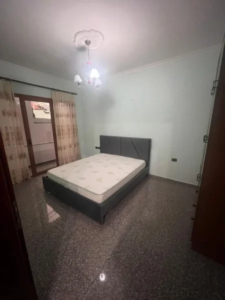 Tirane, jepet me qera apartament 1+1+Ballkon Kati 2, 70 m² 350 € (Ali Dem)