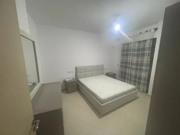Tirane, jepet me qera apartament 2+1+Ballkon Kati 4, 112 m² 450 € (Astir)