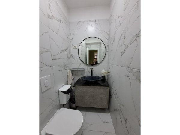 Tirane, jepet me qera apartament 3+1 Kati 0, 125 m² 1.000 € (Selvia)