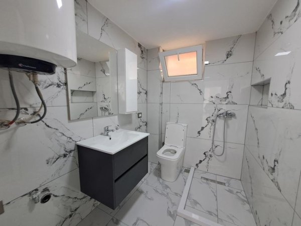 Tirane, jepet me qera apartament 1+1 Kati 1, 49 m² 450 € (5 Maji)