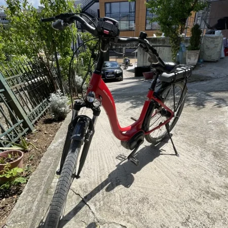 Tirane, shes biciklete elektrike Reise &amp; Muller e kuqe 600 €