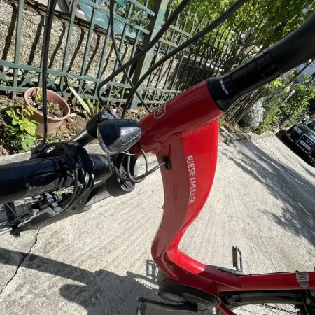 Tirane, shes biciklete elektrike Reise &amp; Muller e kuqe 600 €