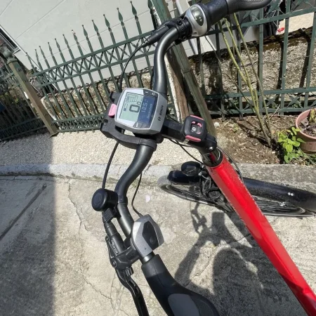 Tirane, shes biciklete elektrike Reise &amp; Muller e kuqe 600 €