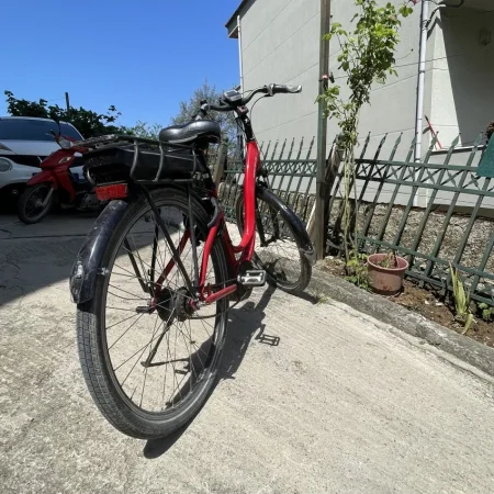 Tirane, shes biciklete elektrike Reise &amp; Muller e kuqe 600 €