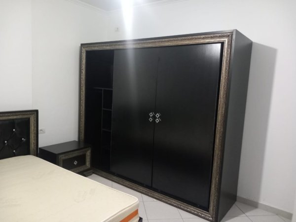 Elbasan, Shesh dhome gjumi 550 €