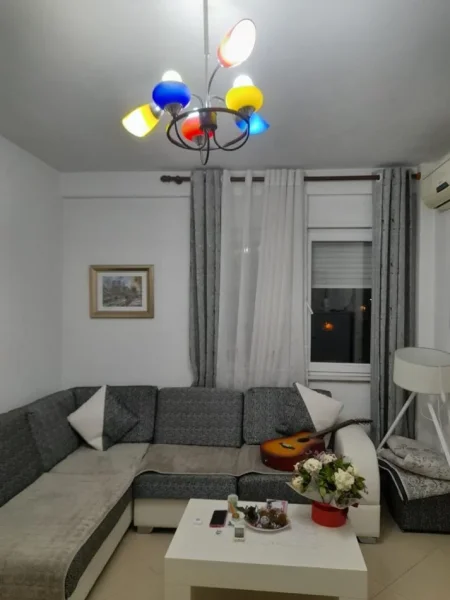Tirane, jepet me qera apartament 1+1 Kati 2, 55 m² 300 € (Teodor keko)