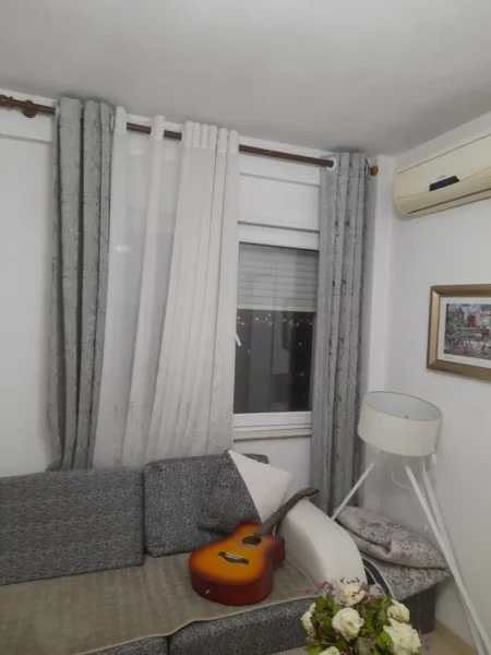 Tirane, jepet me qera apartament 1+1 Kati 2, 55 m² 300 € (Teodor keko)