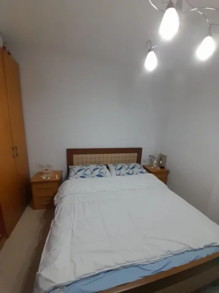 Tirane, jepet me qera apartament 1+1 Kati 2, 55 m² 300 € (Teodor keko)