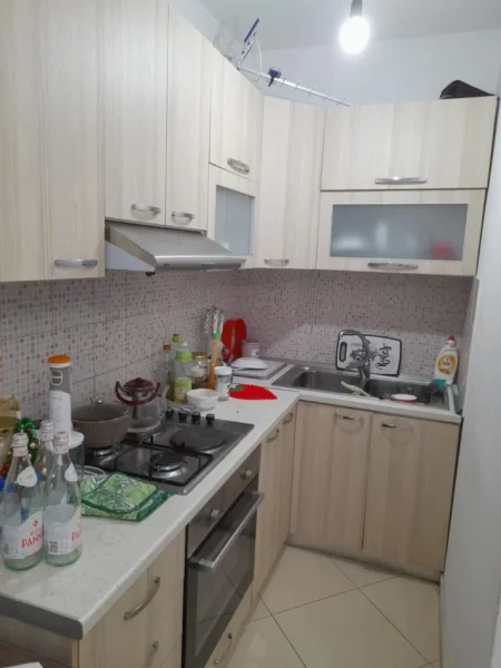 Tirane, jepet me qera apartament 1+1 Kati 2, 55 m² 300 € (Teodor keko)
