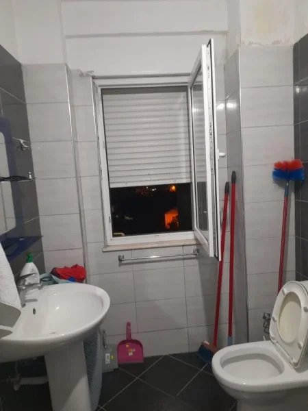 Tirane, jepet me qera apartament 1+1 Kati 5, 78 m² 300 € (Teodor Keko)