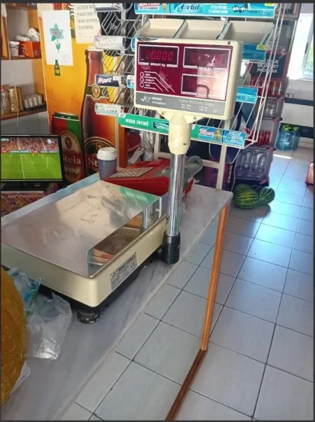 Tirane, shitet dyqani , 110 m² (rrethrrotullimi yzberisht Tirane)