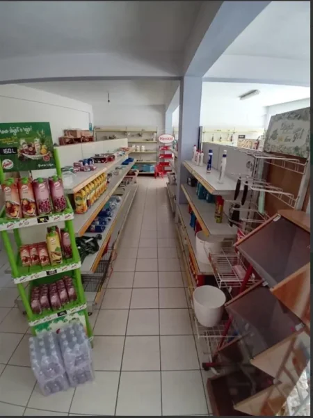 Tirane, shitet dyqani , 110 m² (rrethrrotullimi yzberisht Tirane)