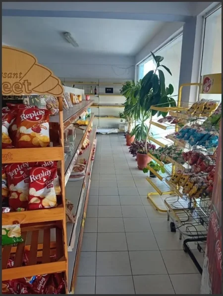 Tirane, shitet dyqani , 110 m² (rrethrrotullimi yzberisht Tirane)