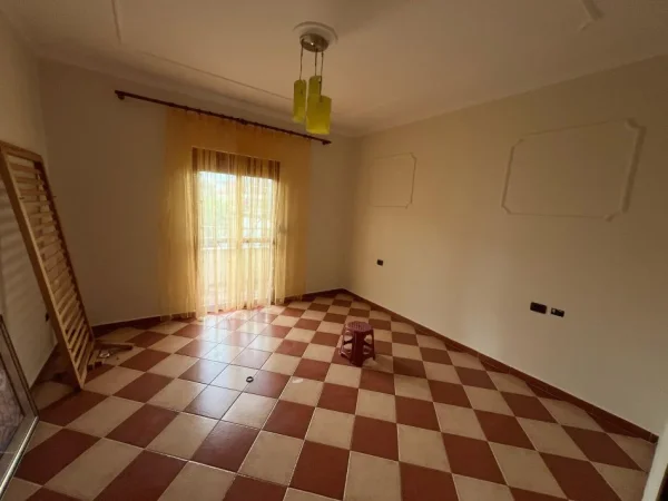 Tirane, jepet me qera apartament 2+1+Ballkon Kati 2, 100 m² 450 € (Allias)