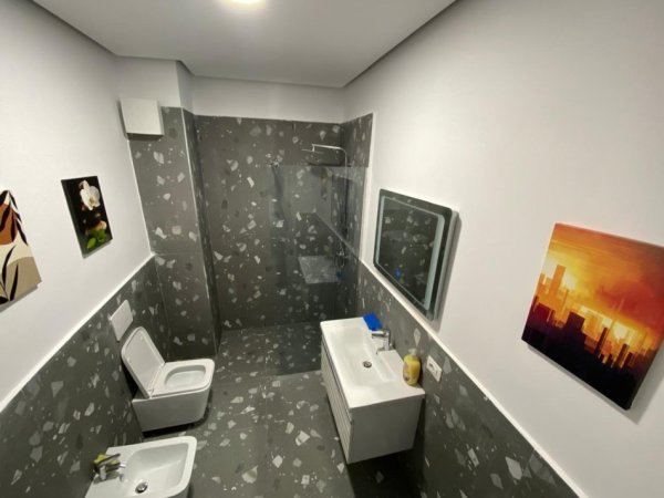 Tirane, jepet me qera apartament 1+1+Aneks+Ballkon Kati 2, 71 m² 450 € (Nexho Konomi Midis F.Aviacionit dhe Unazës së re)