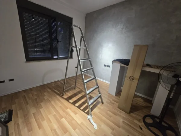 Tirane, jepet me qera dyqan Kati 4, 95 m² 1.000 € (9 kateshet)