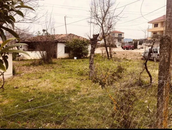 Tirane, shitet truall , 300 m² 100.000 € (Rruga Azem Galica Kashar)