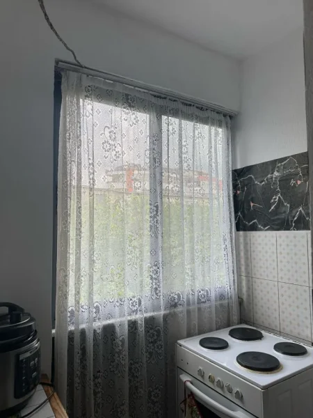 Tirane, jepet me qera apartament 1+1+Aneks+Ballkon Kati 4, 70 m² 380 € (Rruga Ali Demi, Tirane)