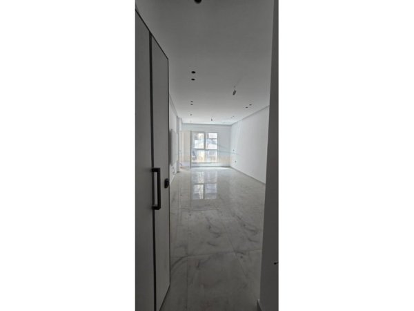 Shitet, Apartament 1+1, Rruga Dritan Hoxha, Tiranë
