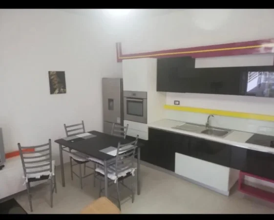 Tirane, jepet me qera 1+1 Kati 1, 450 € (kopshti botanik)