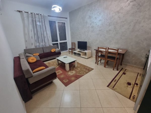 Tirane, jepet me qera apartament 2+1 Kati 2, 400 m² 400 € (yzberisht)