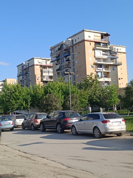 Tirane, jepet me qera apartament 1+1+Ballkon Kati 4, 51 m² 380 € (Ish Fusha e Aviacionit)