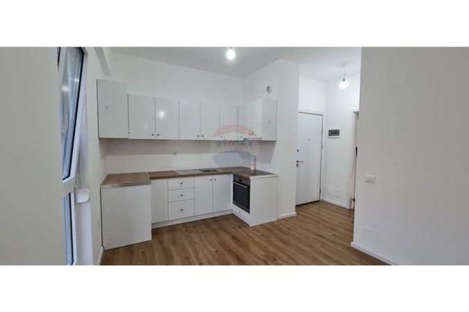 Durres, jepet me qera apartament 1+1+Ballkon Kati 3, 60 m² 400 € (Linzë)