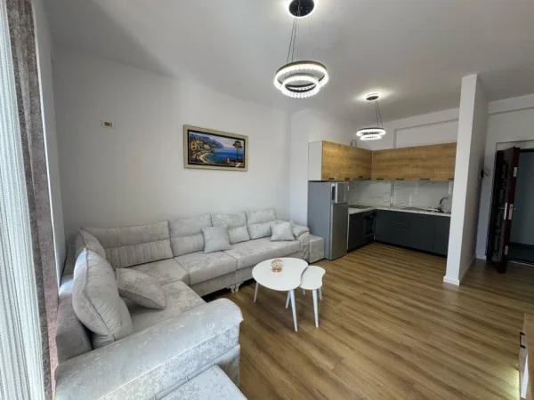 Tirane, shitet apartament 1+1 Kati 5, 65 m² 95.000 € (misto mame)