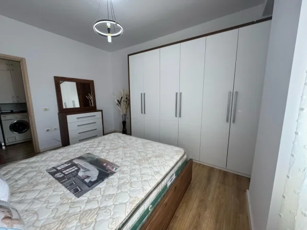 Tirane, shitet apartament 1+1 Kati 5, 65 m² 95.000 € (misto mame)