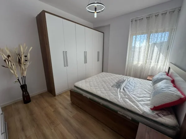 Tirane, shitet apartament 1+1 Kati 5, 65 m² 95.000 € (misto mame)