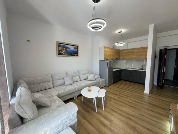 Tirane, shitet apartament 1+1 Kati 5, 65 m² 95.000 € (misto mame)
