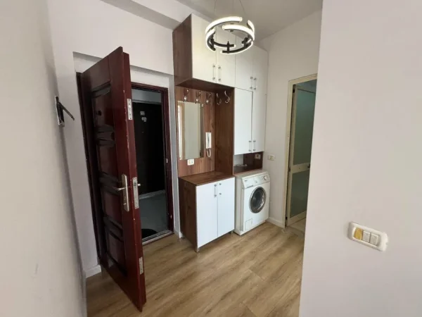 Tirane, shitet apartament 1+1 Kati 5, 65 m² 95.000 € (misto mame)