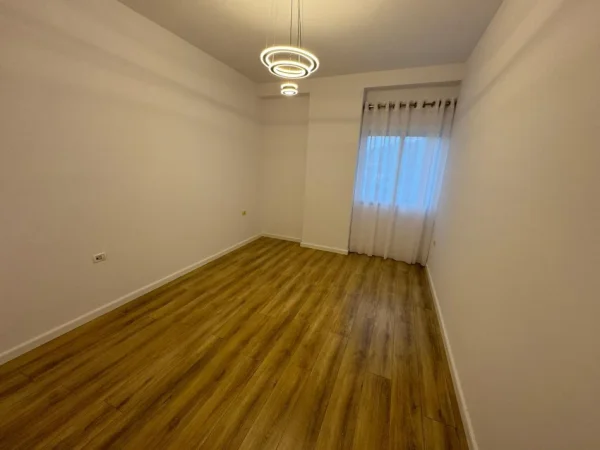 Tirane, shitet apartament 1+1 Kati 4, 65 m² 92.000 € (rruga misto mame)