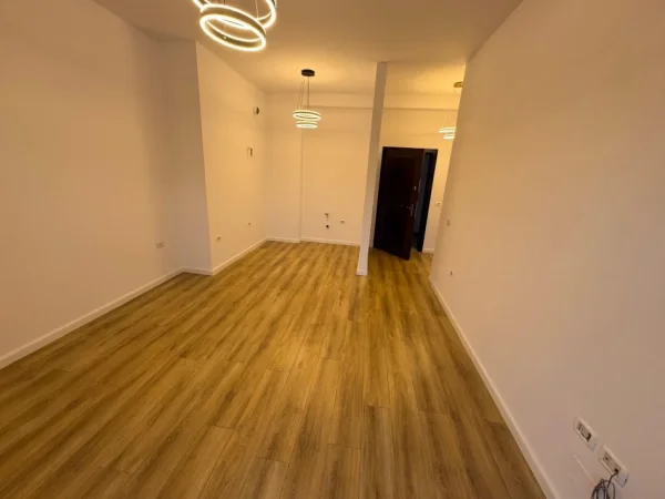 Tirane, shitet apartament 1+1 Kati 4, 65 m² 92.000 € (rruga misto mame)