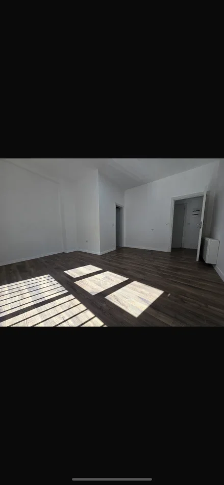 Tirane, jepet me qera ambjent biznesi Kati 2, 93 m² 900 € (Tish Daija)