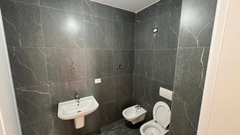Tirane, jap me qera zyre Kati 3, 136 m² 1.400 € (LAKE VIEW)
