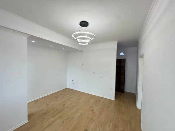 Tirane, shitet apartament 1+1 Kati 4, 55 m² 88.000 € (Astir, prane Bar kafe "2 Palmat")