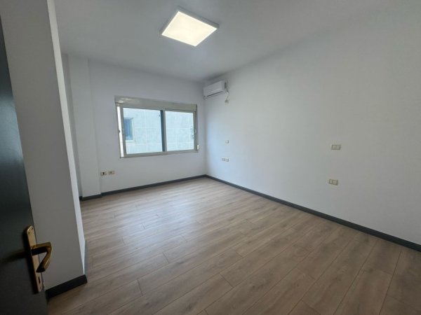 Tirane, shitet apartament 2+1 Kati 5, 84 m² 185.000 € (Kristal Center)
