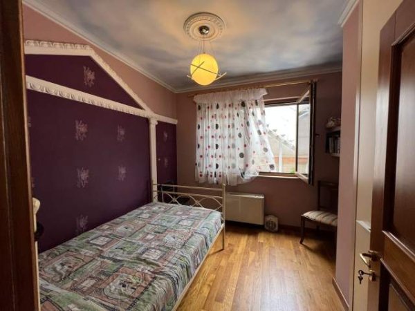 Tirane, jepet me qera apartament 3+1+BLK Kati 4, 150 m² 900 Euro (Rruga e Kavajes)
