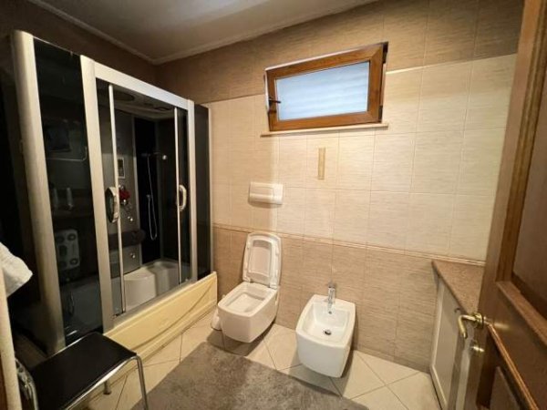 Tirane, jepet me qera apartament 3+1+BLK Kati 4, 150 m² 900 Euro (Rruga e Kavajes)
