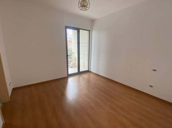 Tirane, shitet apartament 2+1+BLK Kati 3, 103 m² 127.000 Euro (TV Klan)