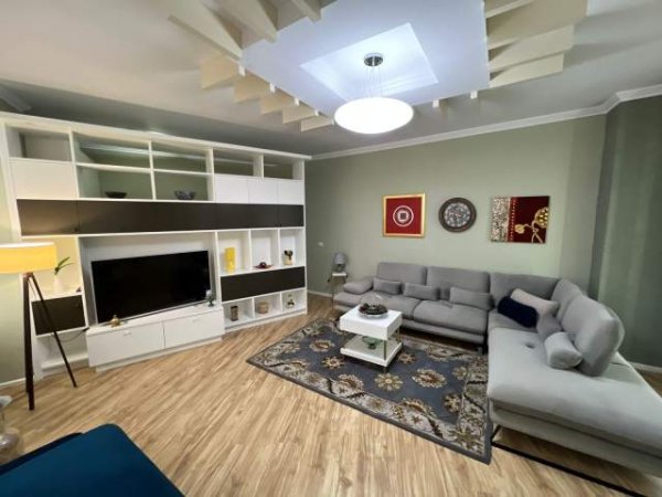 Tirane, jepet me qera apartament 1+1+BLK Kati 9, 76 m² 600 Euro (Selvia)