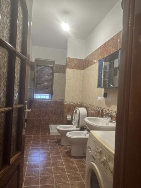 Tirane, jepet me qera apartament 2+1+BLK Kati 2, 50 m² 400 Euro (Don Bosko)